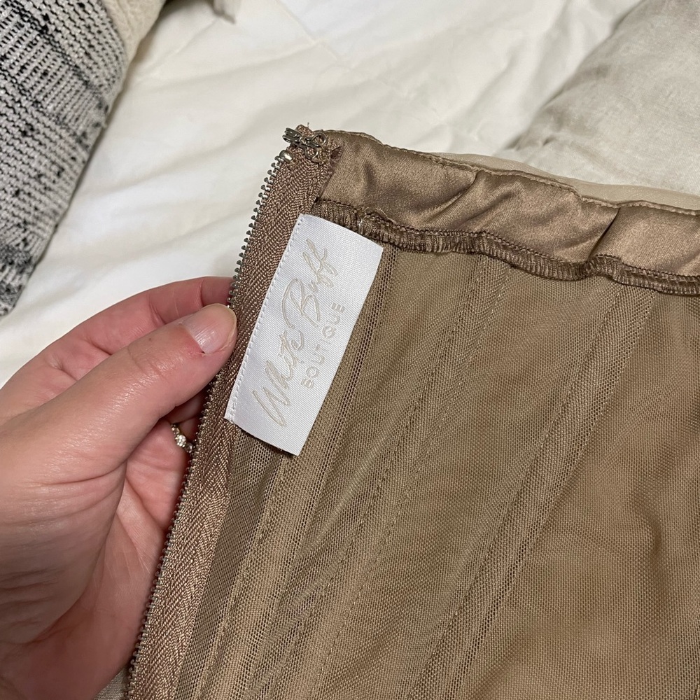Neutral Corset - Picture 4 of 5